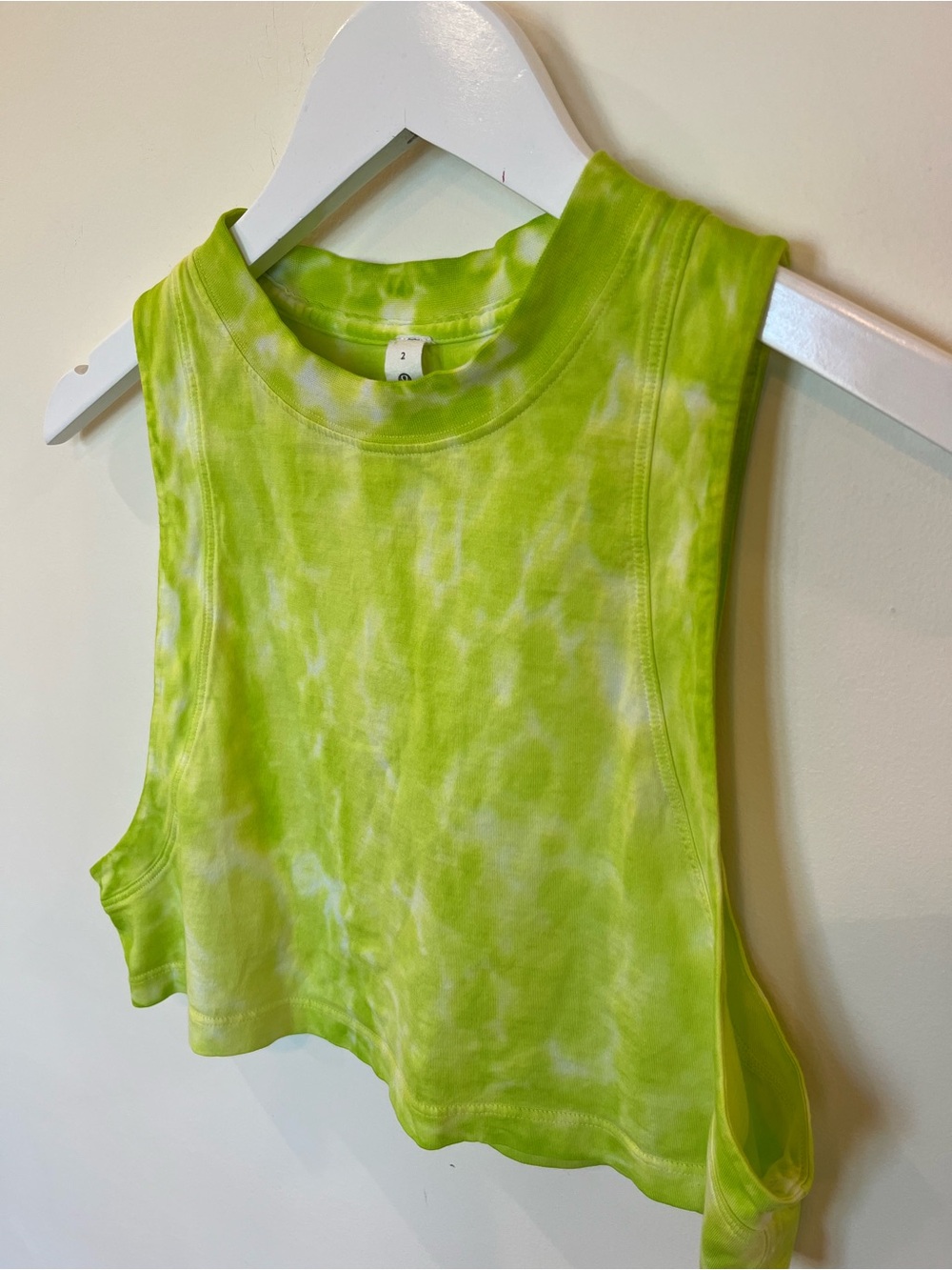 lululemon Womens Cropped Tank Top Size 2 Green White Tie-Dye Crew Neck Stretch